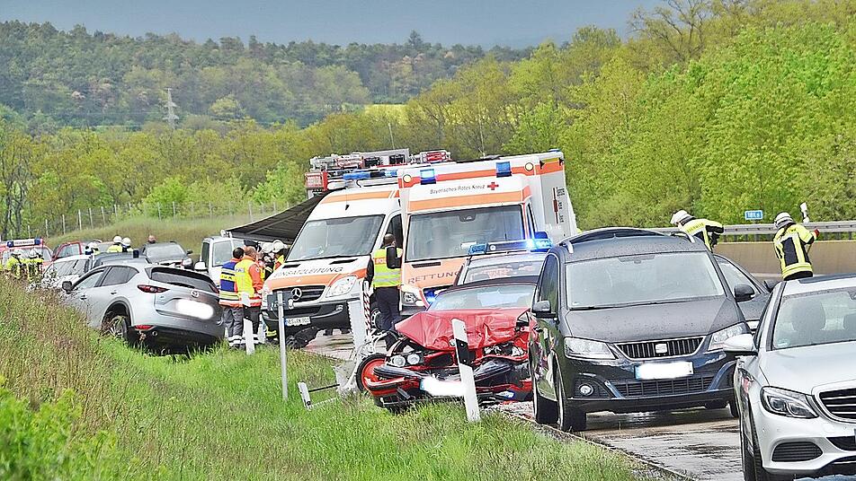 starkregen sorgt fur verkehrschaos in unterfranken sieben verletzte nach massenunfall