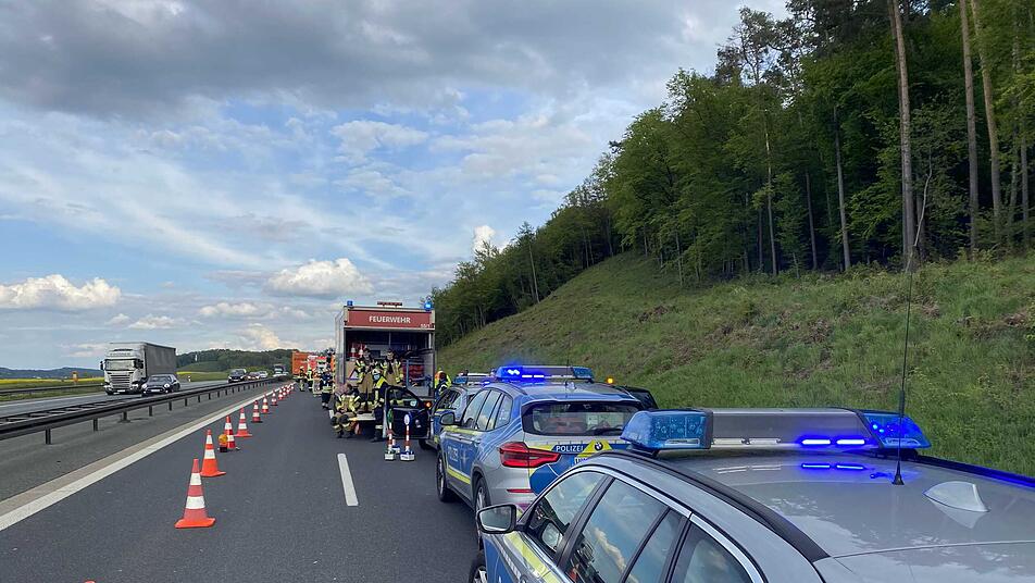 kreis ansbach sechs verletzte bei unfall auf a7 auto kracht mit grosser wucht in stauende