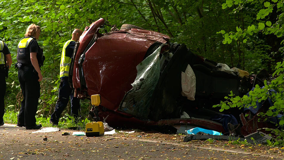 Kürten: Vier Menschen sterben bei Horror-Crash - Fahrer war erst 16