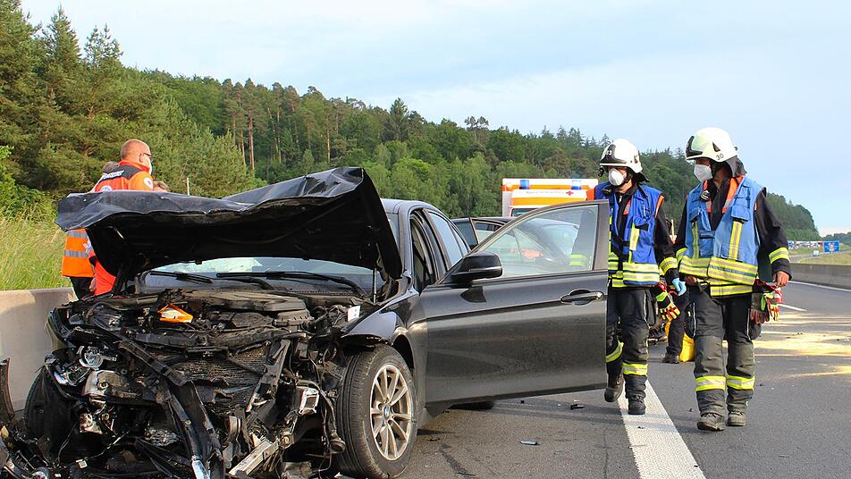 unfall auf der a7 reifenplatzer fuhrt zu zusammenstoss auf rhonautobahn