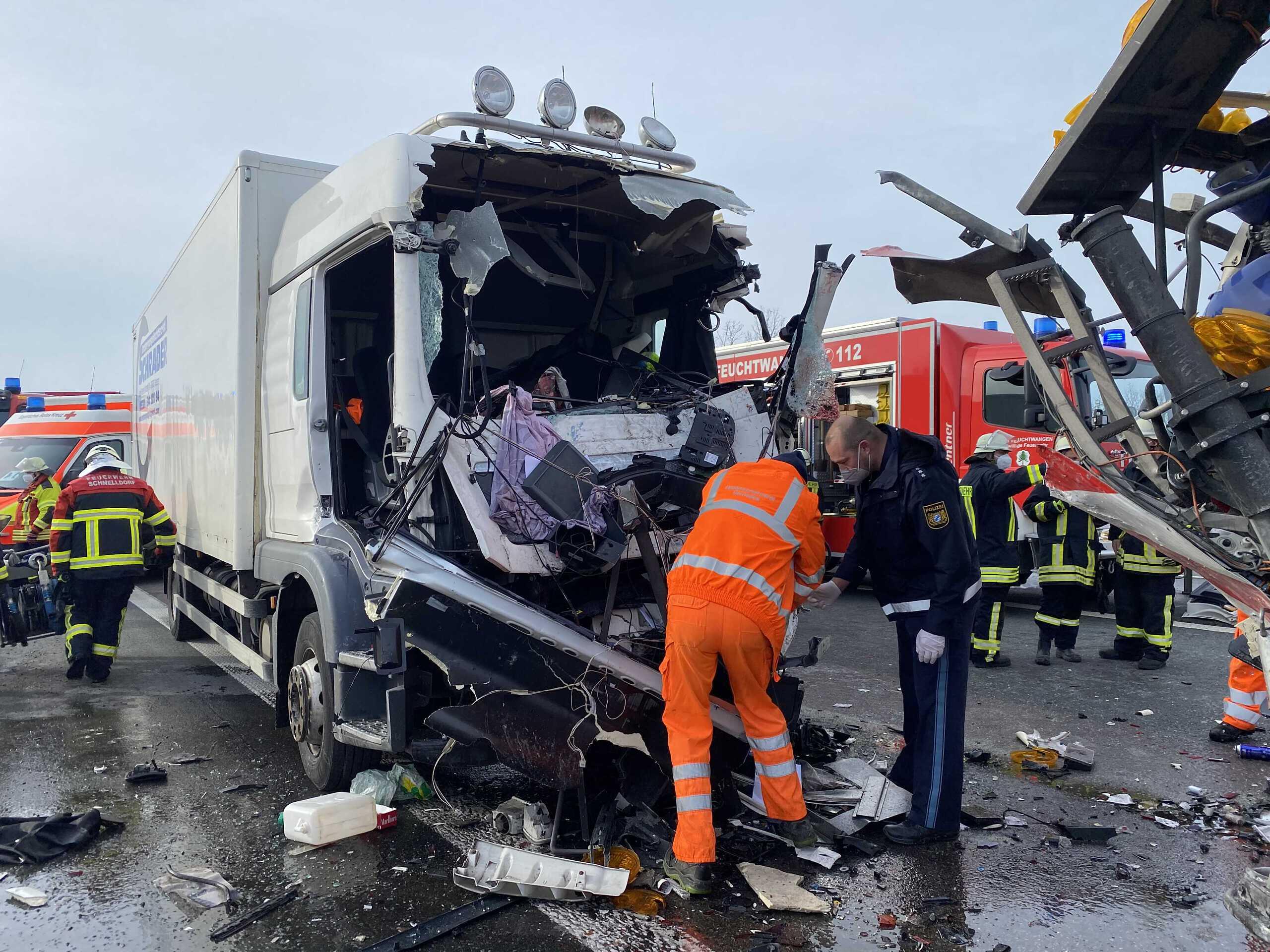 Schwerer Unfall Auf Der A9 Aktuell