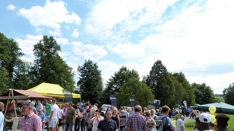 Tausende Beim Baille Maille Allee Fest