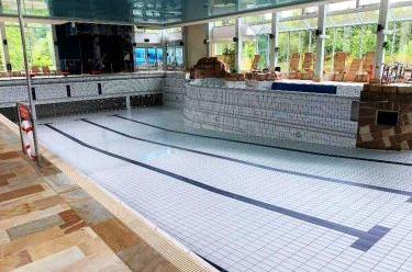 Leeres Becken In Neustadt Gesundheit Geht Vor Schwimmspass