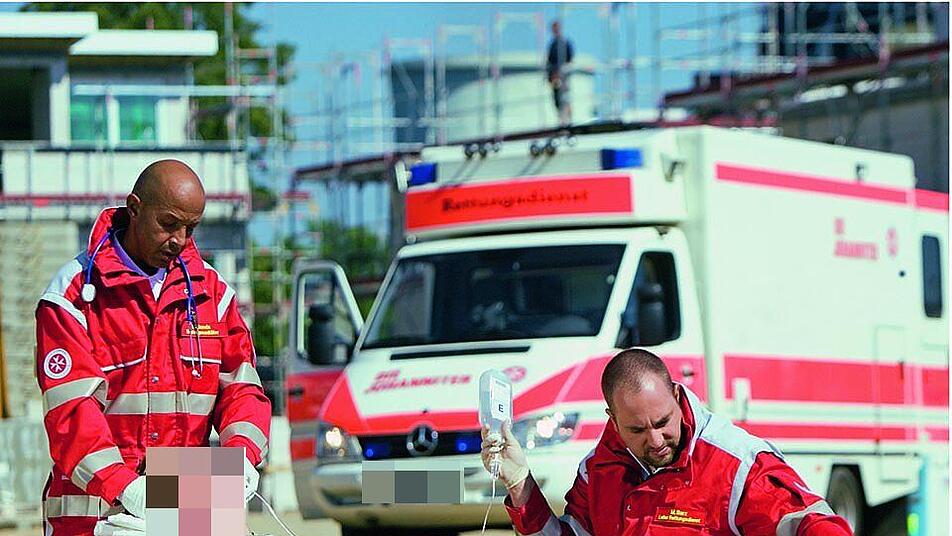 mauer bei bauarbeiten in nurnberg eingesturzt schwerst verletzter arbeiter stirbt im krankenhaus