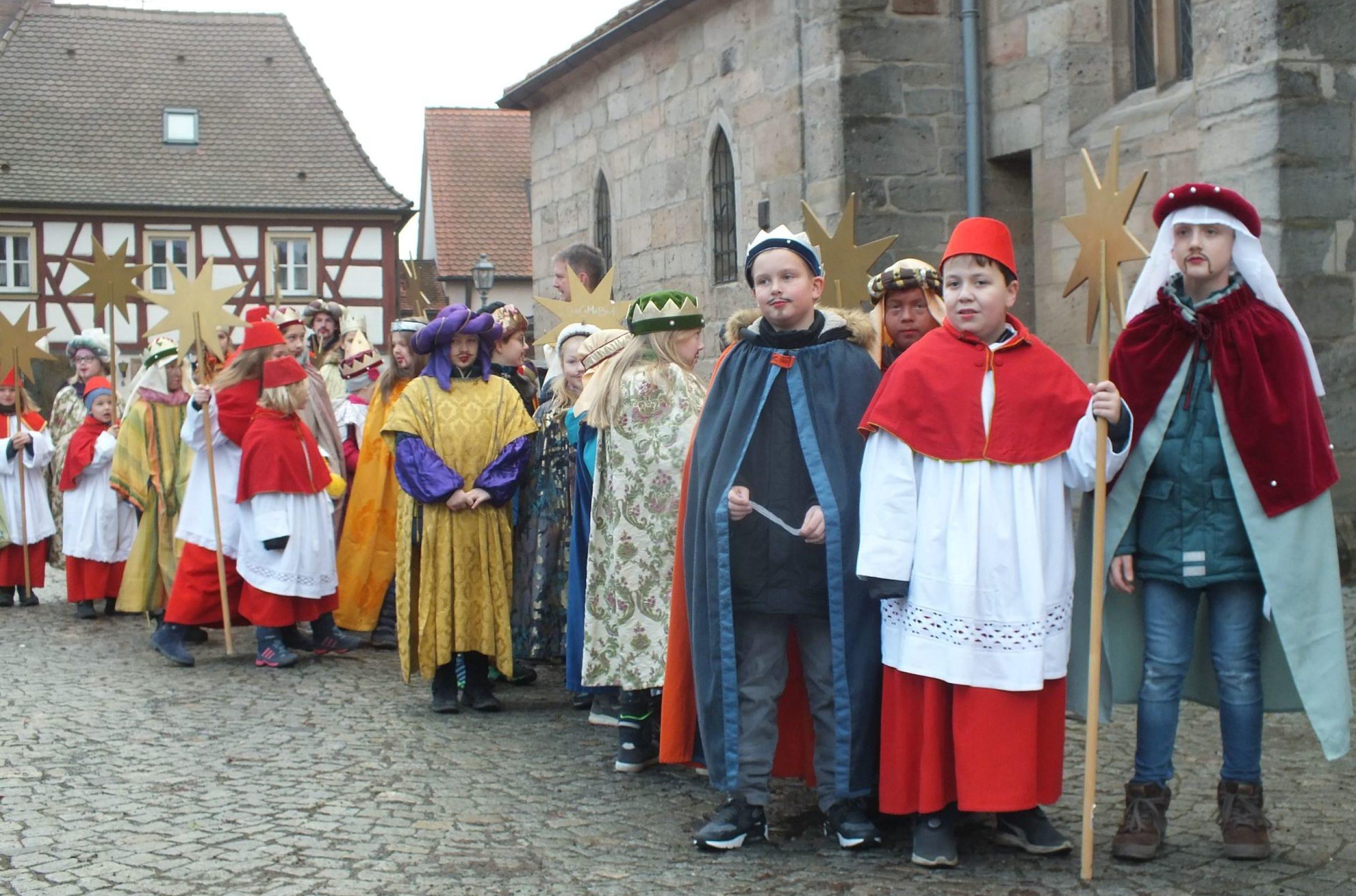 Sternsinger Bringen Segen In Die Hauser