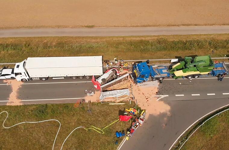 B286 Schwerer Lkw Unfall Endet Todlich