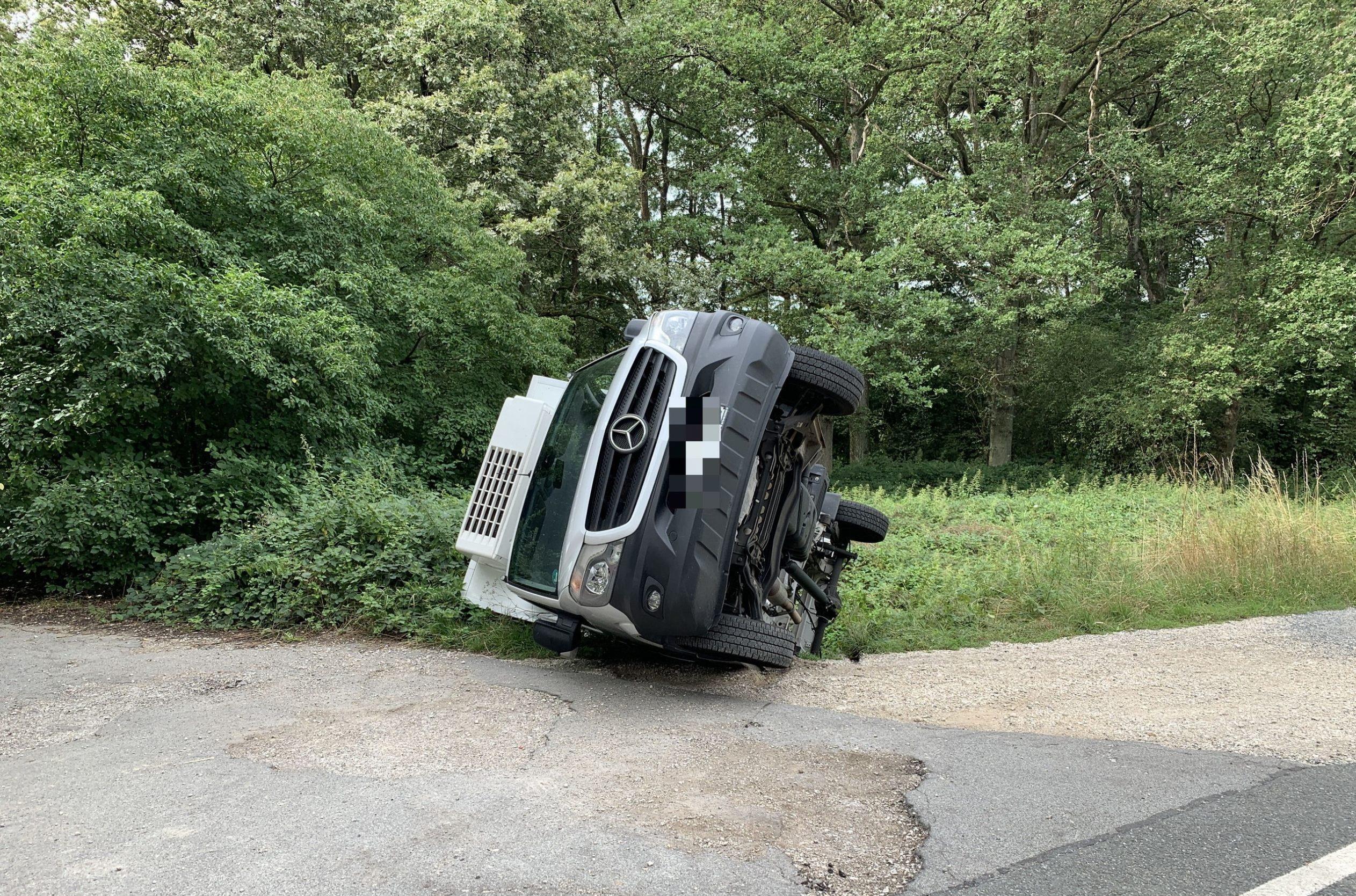 hetzles transporter uberschlagt sich auf staatsstrasse auto ubersehen