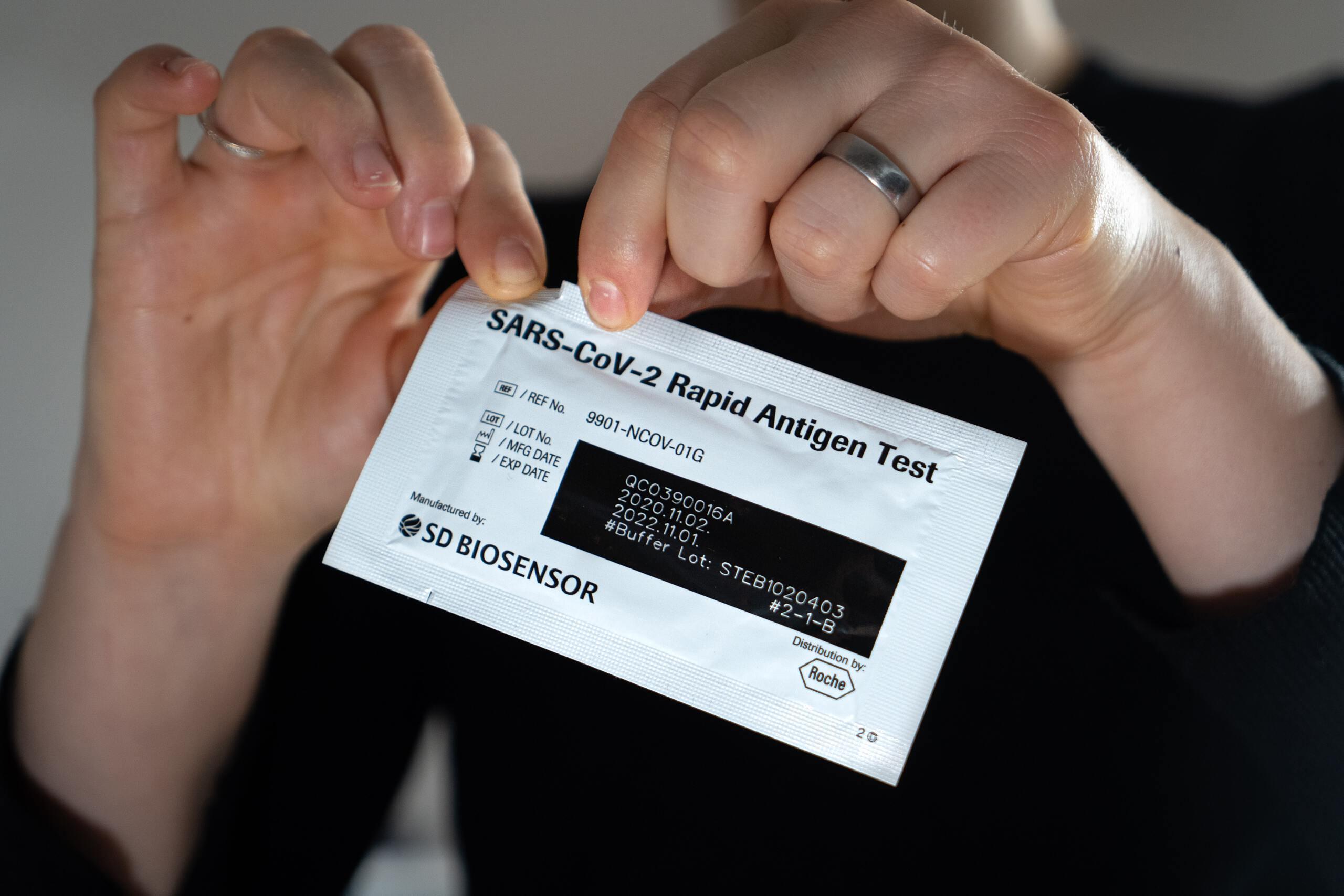 rossmann und dm verkaufstermine fur corona schnelltests stehen fest