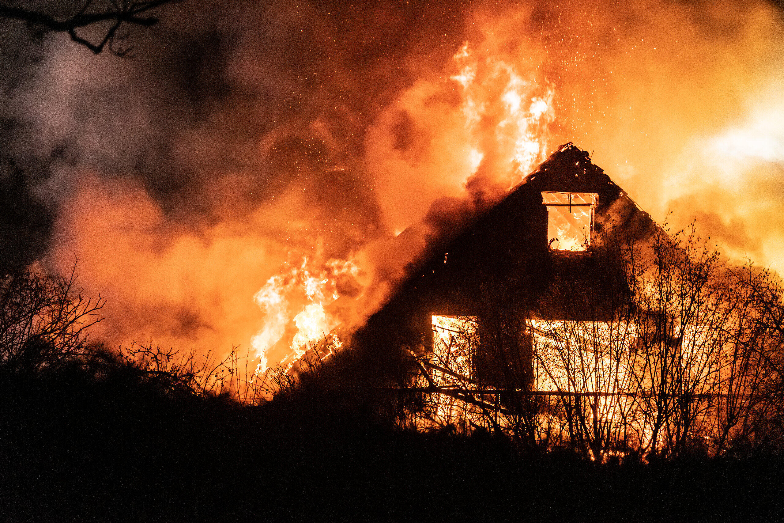 Nurnberg Vollbrand Im Wohnhaus Zahlreiche Einsatzkrafte Vor Ort
