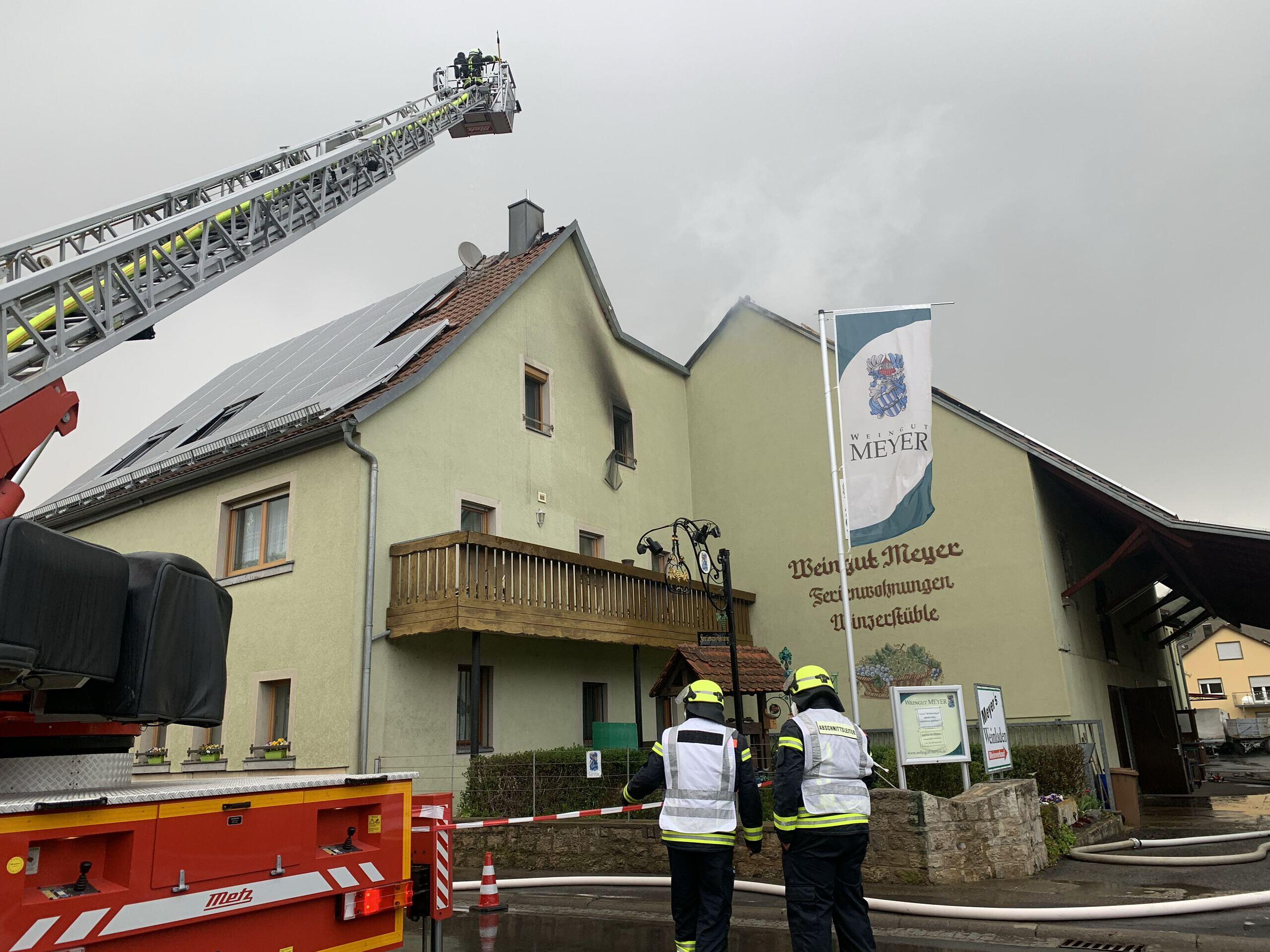feuer in winterhausen ein verletzter bei brand auf weingut